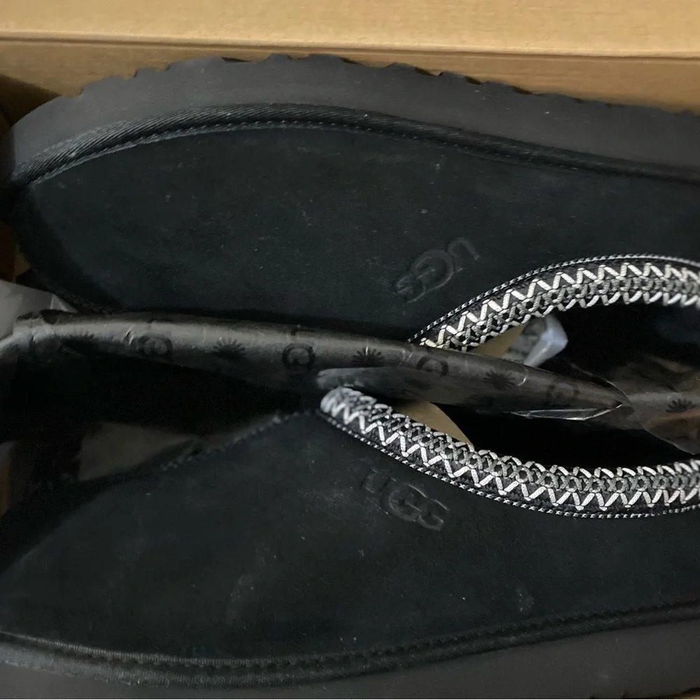 Hello, it is a men's shoe, size 12, new, never used, from the ugg brand. - Picture 14 of 14